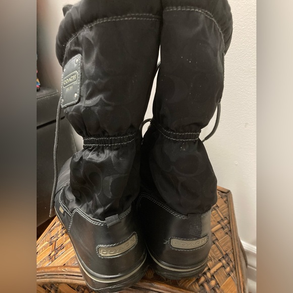 Coach Women’s winter ❄️ boots 👢 - Picture 4 of 8